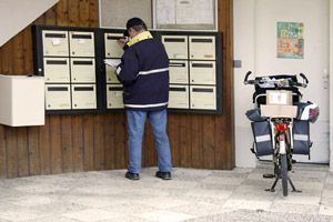 Facteur La Poste en action